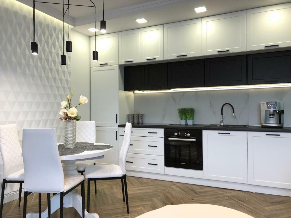 Family & Business Sauna Apartments Paderewskiego Sienkiewicza No2 Centrum Downtown - 2 Bedroom With Private Sauna, Bath With Hydromassage, Parking เคียลเซ ภายนอก รูปภาพ