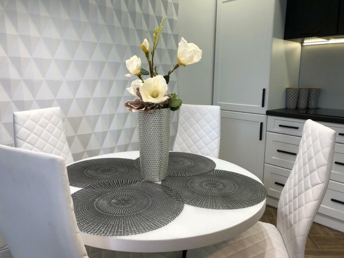 Family & Business Sauna Apartments Paderewskiego Sienkiewicza No2 Centrum Downtown - 2 Bedroom With Private Sauna, Bath With Hydromassage, Parking เคียลเซ ภายนอก รูปภาพ
