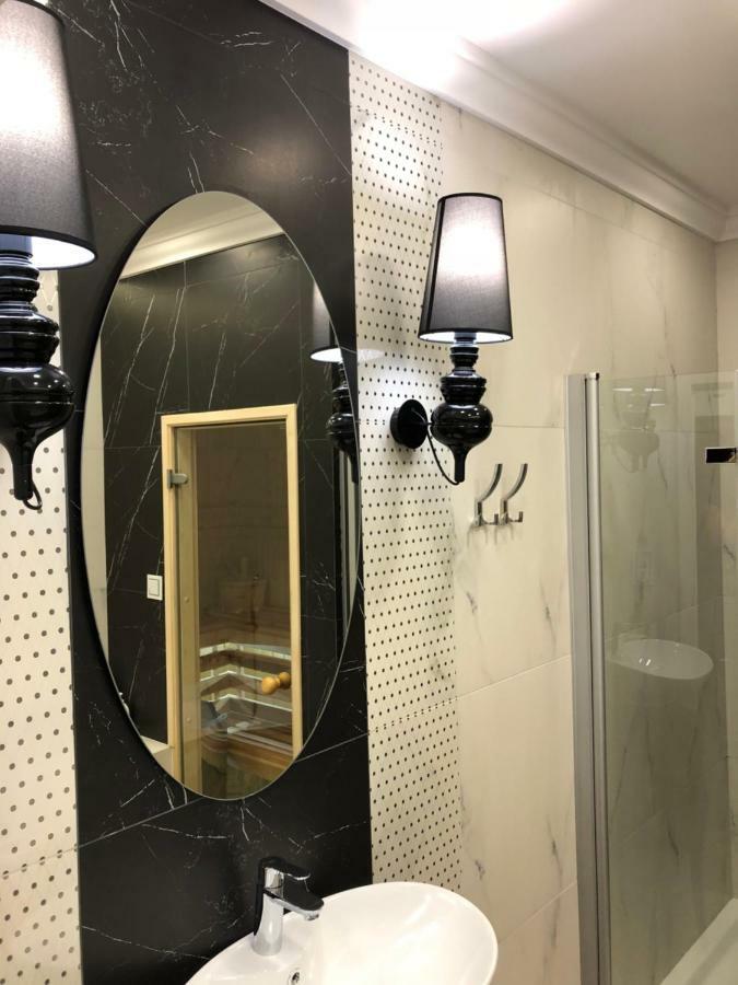 Family & Business Sauna Apartments Paderewskiego Sienkiewicza No2 Centrum Downtown - 2 Bedroom With Private Sauna, Bath With Hydromassage, Parking เคียลเซ ภายนอก รูปภาพ