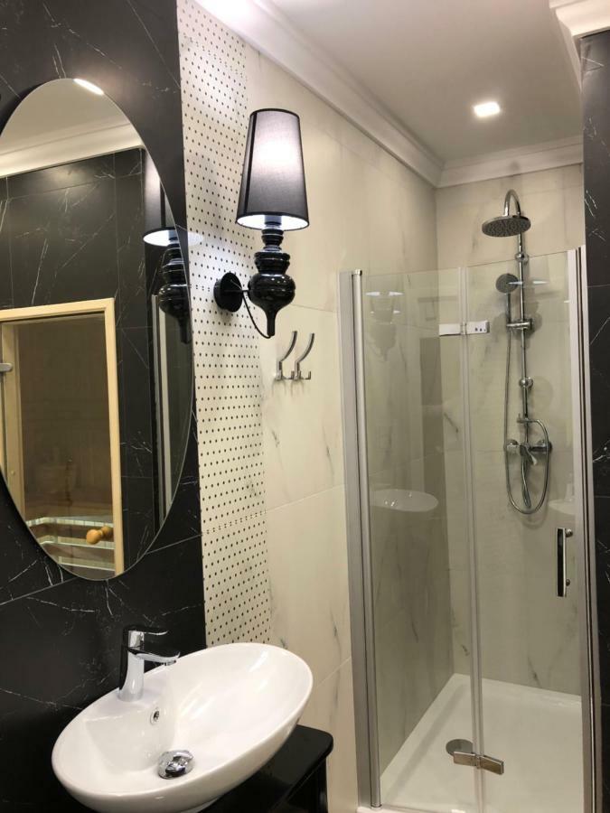 Family & Business Sauna Apartments Paderewskiego Sienkiewicza No2 Centrum Downtown - 2 Bedroom With Private Sauna, Bath With Hydromassage, Parking เคียลเซ ภายนอก รูปภาพ